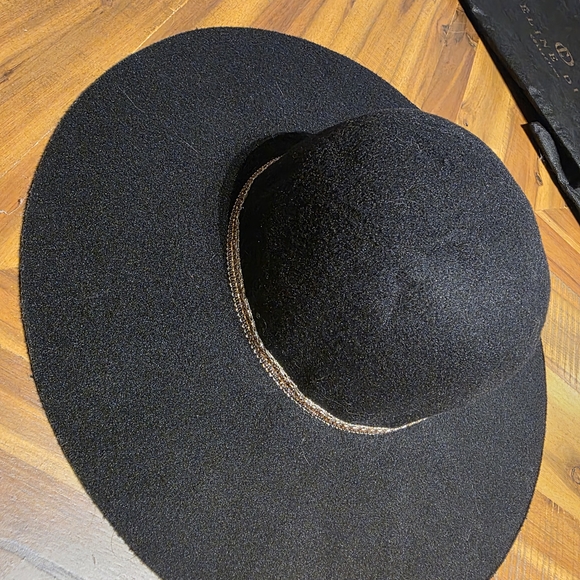 Ardene Accessories - Ardene Black Wide-Brim Hat with Gold Accent